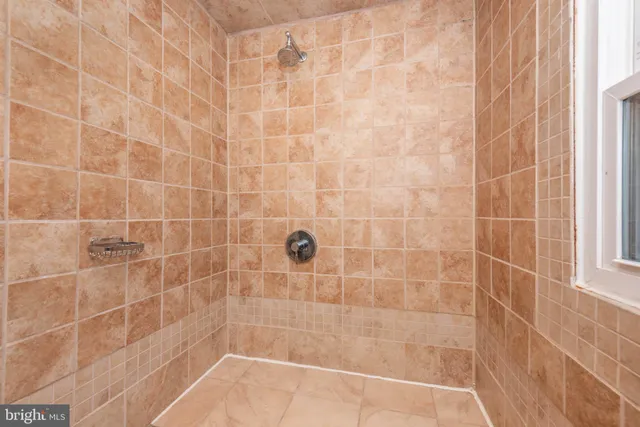 $2,900 | 2227 Bank Street, Baltimore, MD 21231