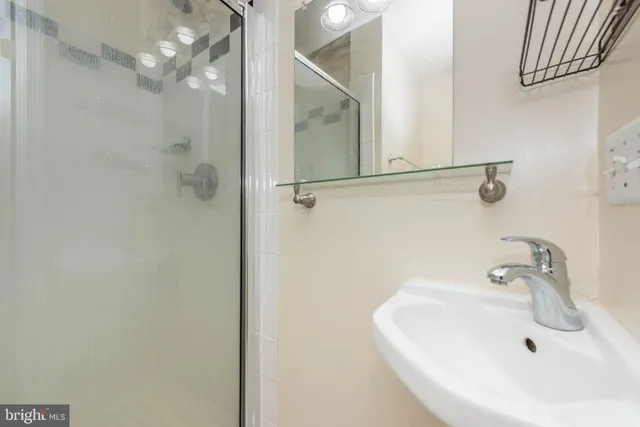 $2,900 | 2227 Bank Street, Baltimore, MD 21231