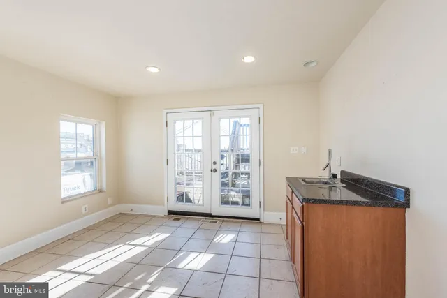 $2,900 | 2227 Bank Street, Baltimore, MD 21231