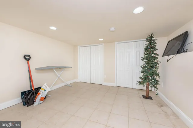 $2,900 | 2227 Bank Street, Baltimore, MD 21231