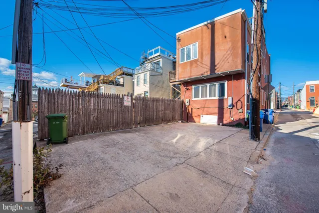 $2,900 | 2227 Bank Street, Baltimore, MD 21231