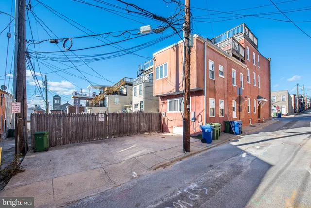 $2,900 | 2227 Bank Street, Baltimore, MD 21231