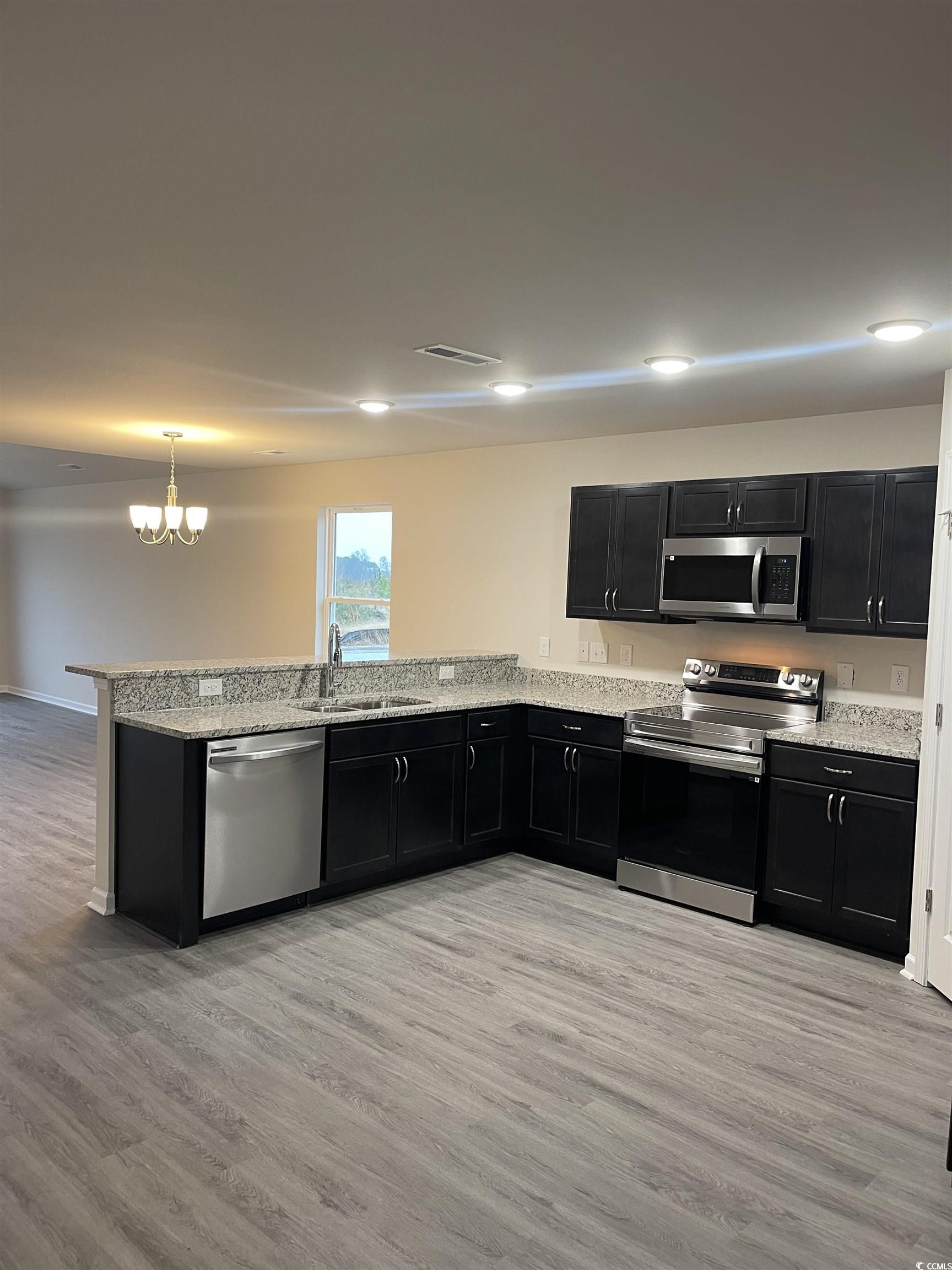 815 Busy Corner Road Conway, SC 29527 - Photo 4 of 29 Kitchen with kitchen peninsula, appliances with st