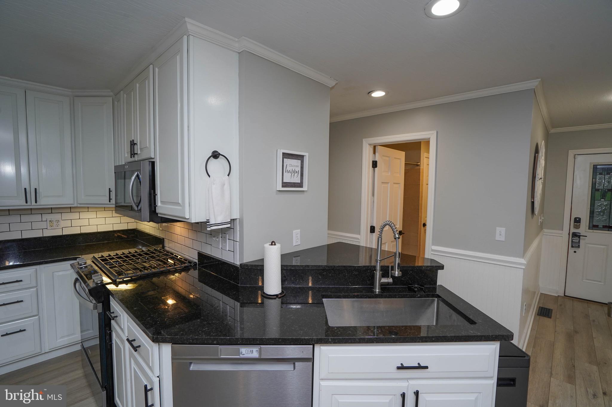 639 Beckmans Peninsula Road Swanton, MD 21561 - Photo 27 of 69 Kitchen