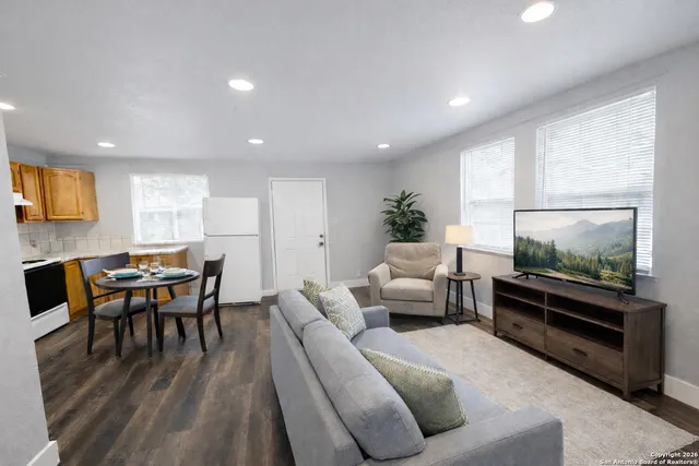 $850 | 116 Dolores Avenue, Unit 1, San Antonio, TX 78228
