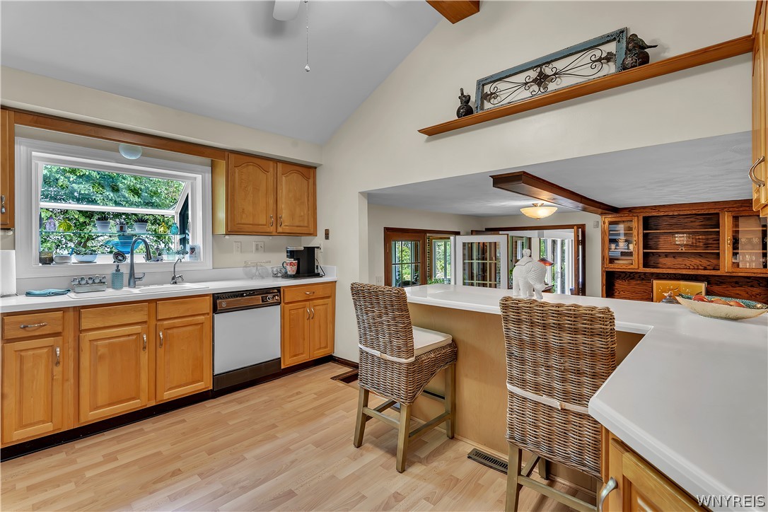 629 Lake Road Porter, NY 14174 - Photo 11 of 49 Kitchen Breakfast Bar