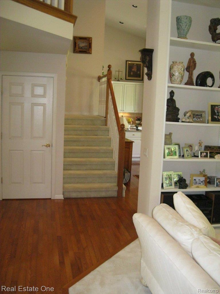 3890 Kaeleaf Road Lake Orion, MI 48360 - Photo 14 of 25 Stairs