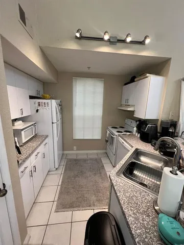 $1,600 | 6328 Raleigh Street, Unit 814, Orlando, FL 32835