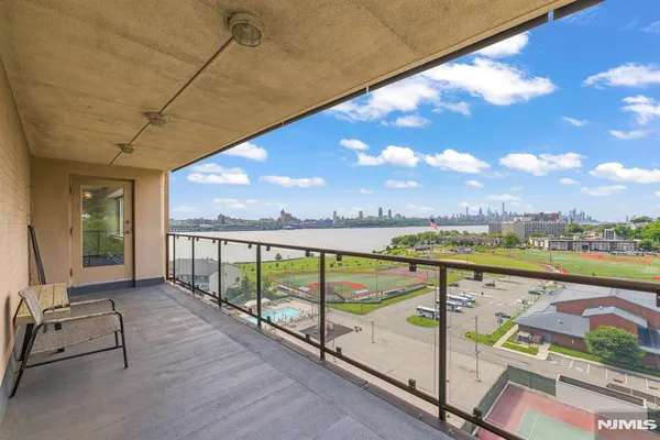 $4,600 | 1203 River Road, Unit 10L, Edgewater, NJ 07020