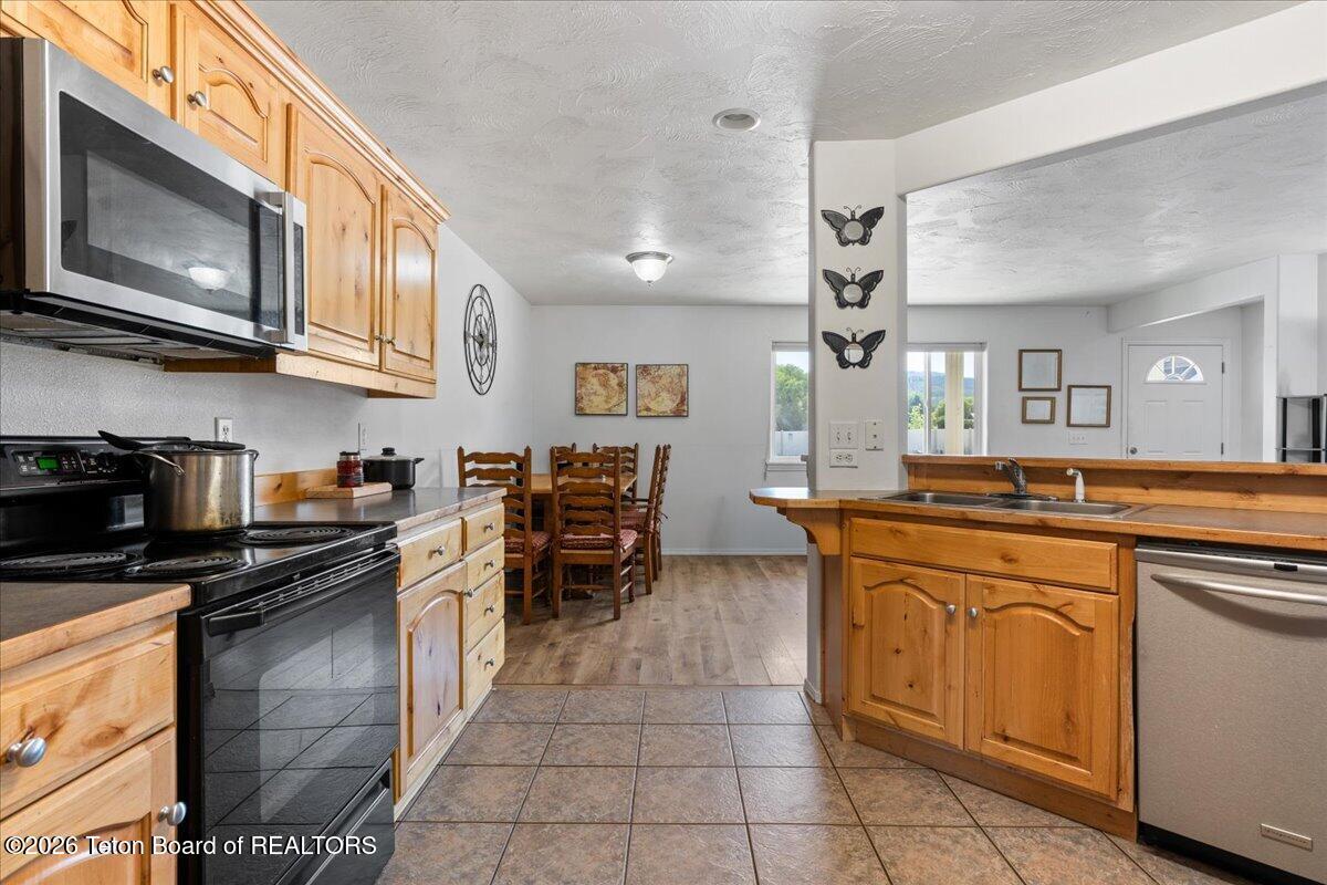30 Cedron Road, Unit 7 Victor, ID 83455 - Photo 16 of 33 Kitchen