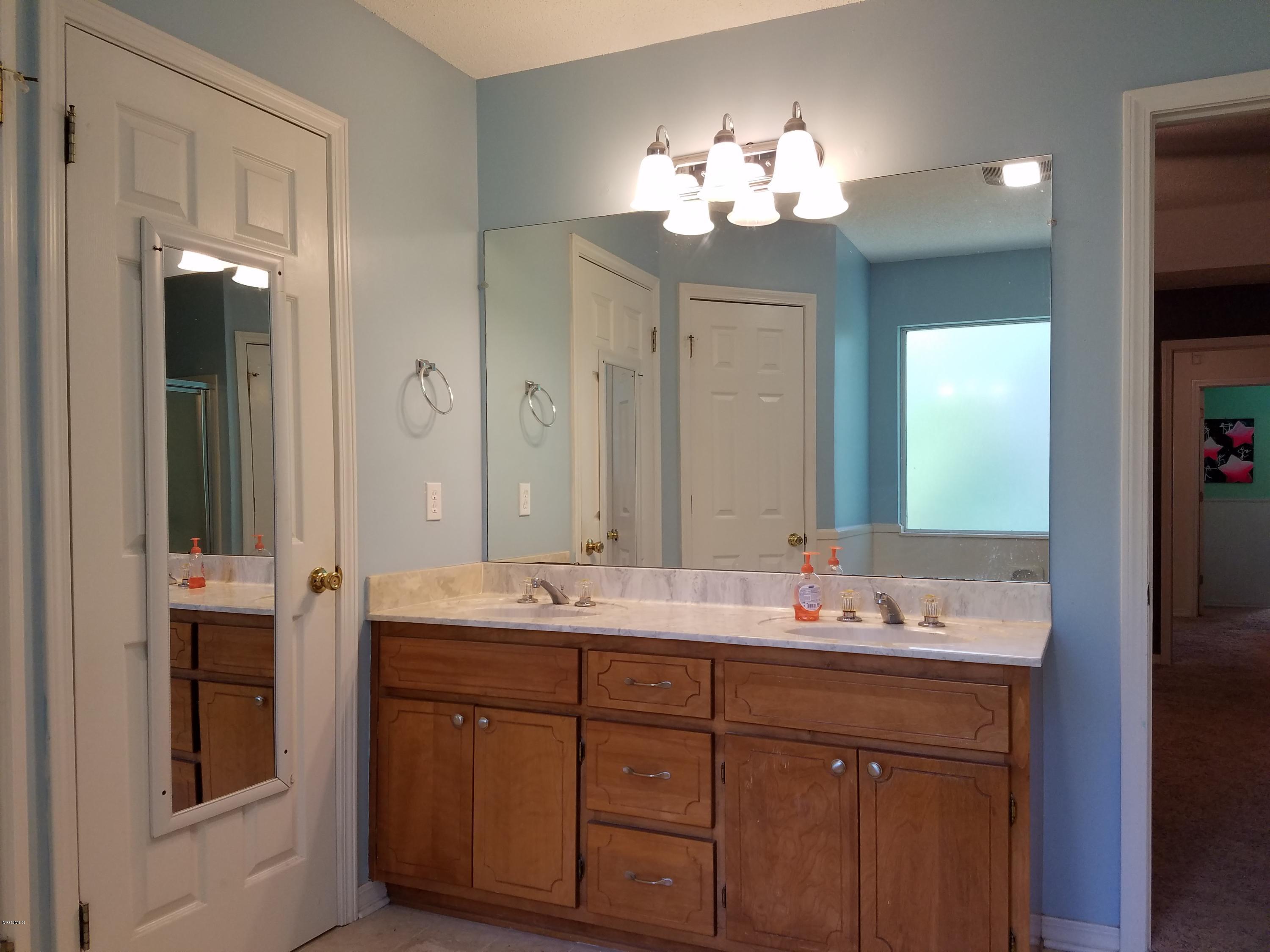 22241 Mayfield Road Gulfport, MS 39503 - Photo 18 of 46 Master Bathroom