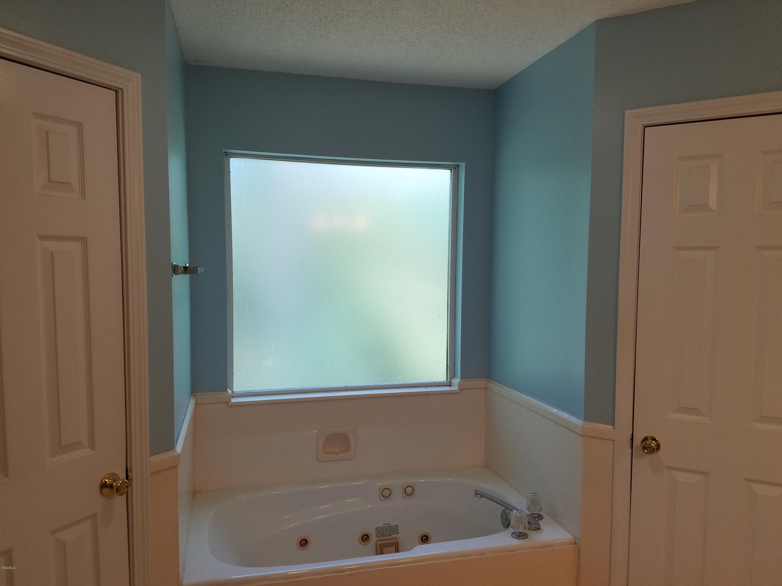 22241 Mayfield Road Gulfport, MS 39503 - Photo 19 of 46 Master Bathroom