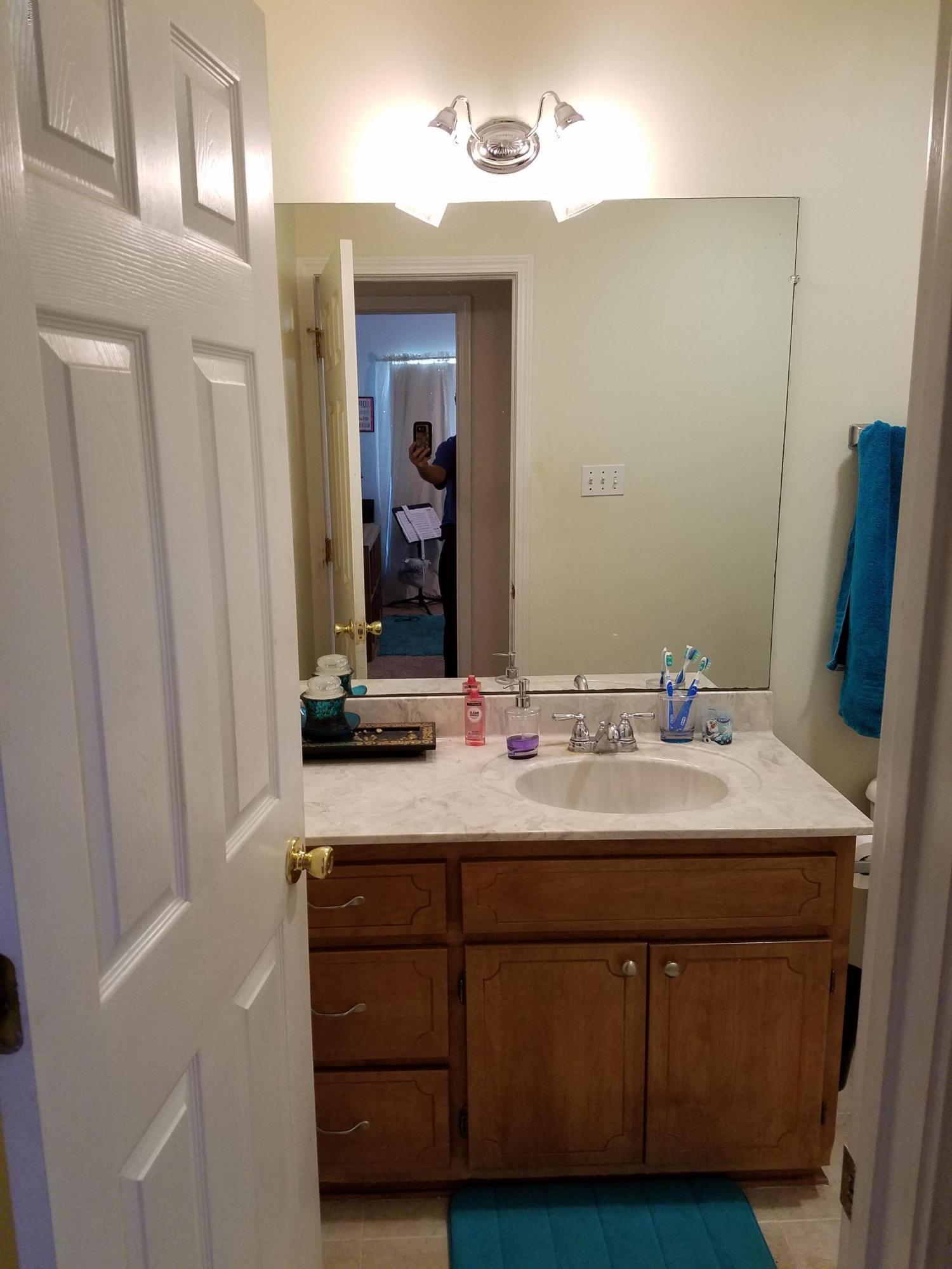 22241 Mayfield Road Gulfport, MS 39503 - Photo 27 of 46 Guest Bathroom