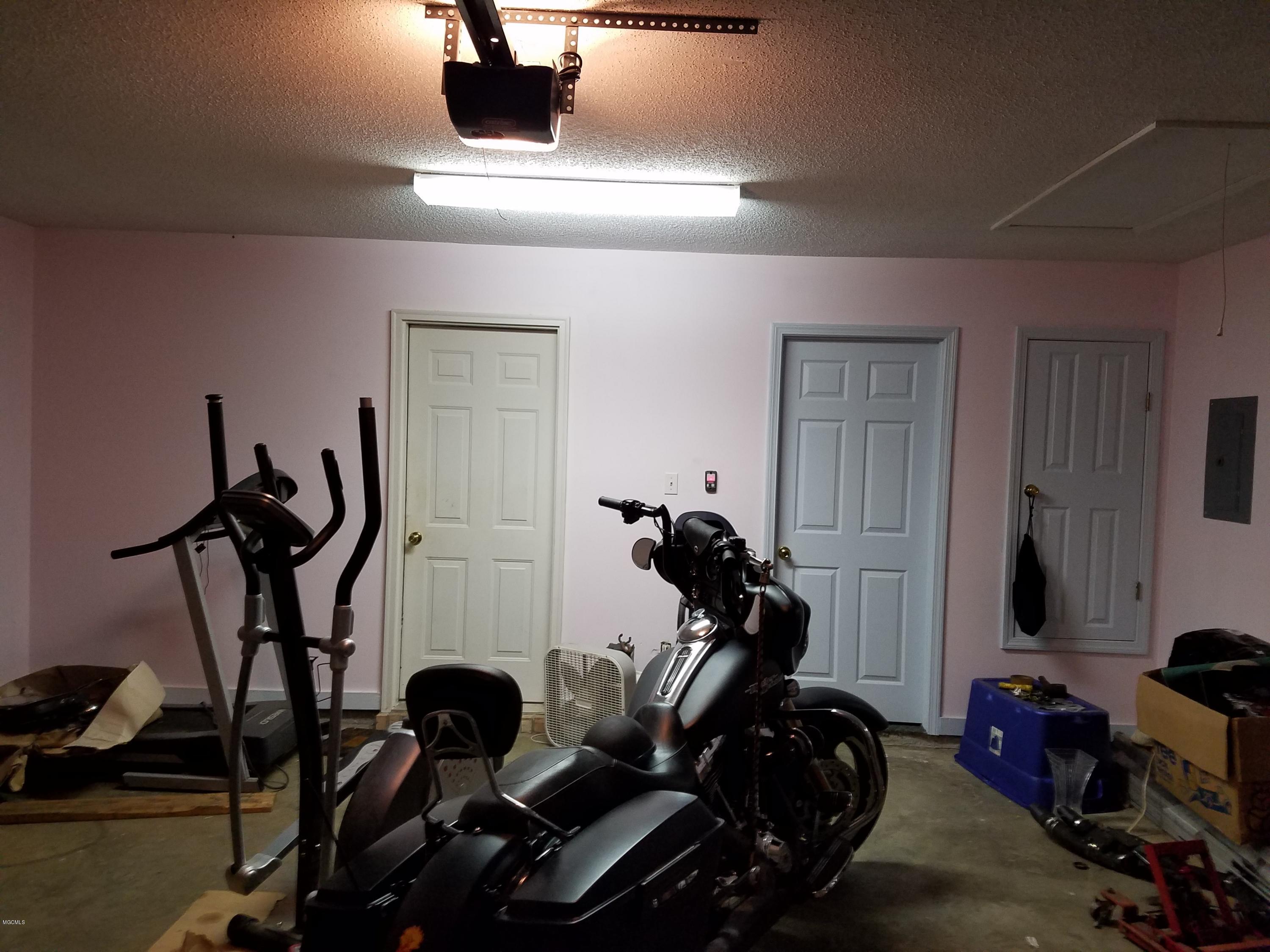 22241 Mayfield Road Gulfport, MS 39503 - Photo 29 of 46 Garage