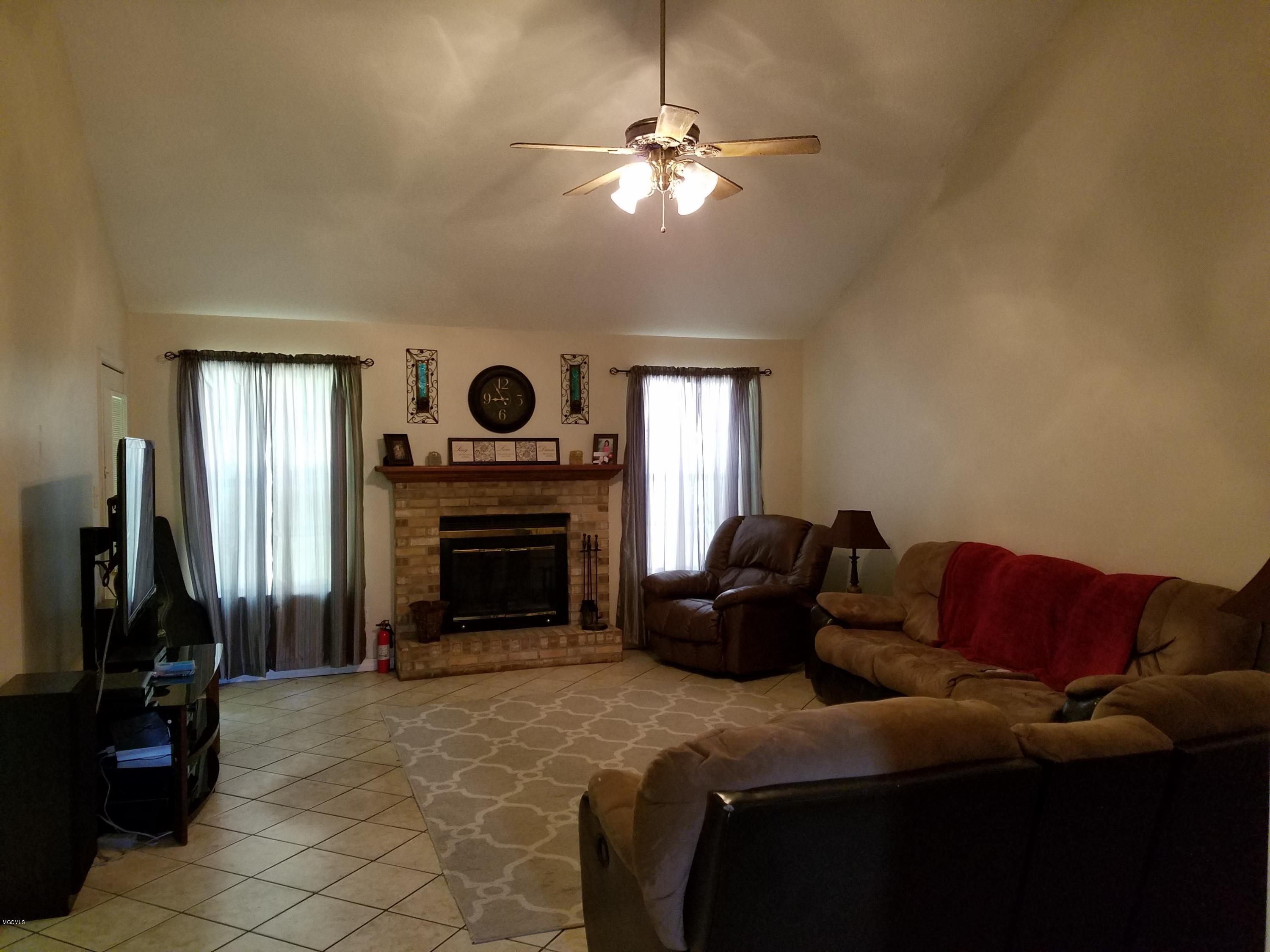 22241 Mayfield Road Gulfport, MS 39503 - Photo 3 of 46 Living Room