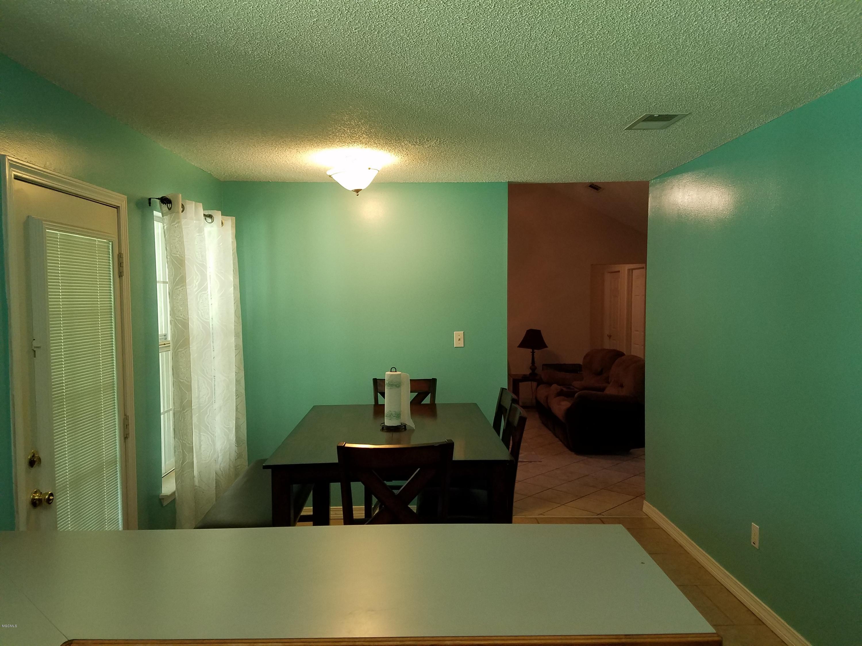 22241 Mayfield Road Gulfport, MS 39503 - Photo 6 of 46 Dining Area