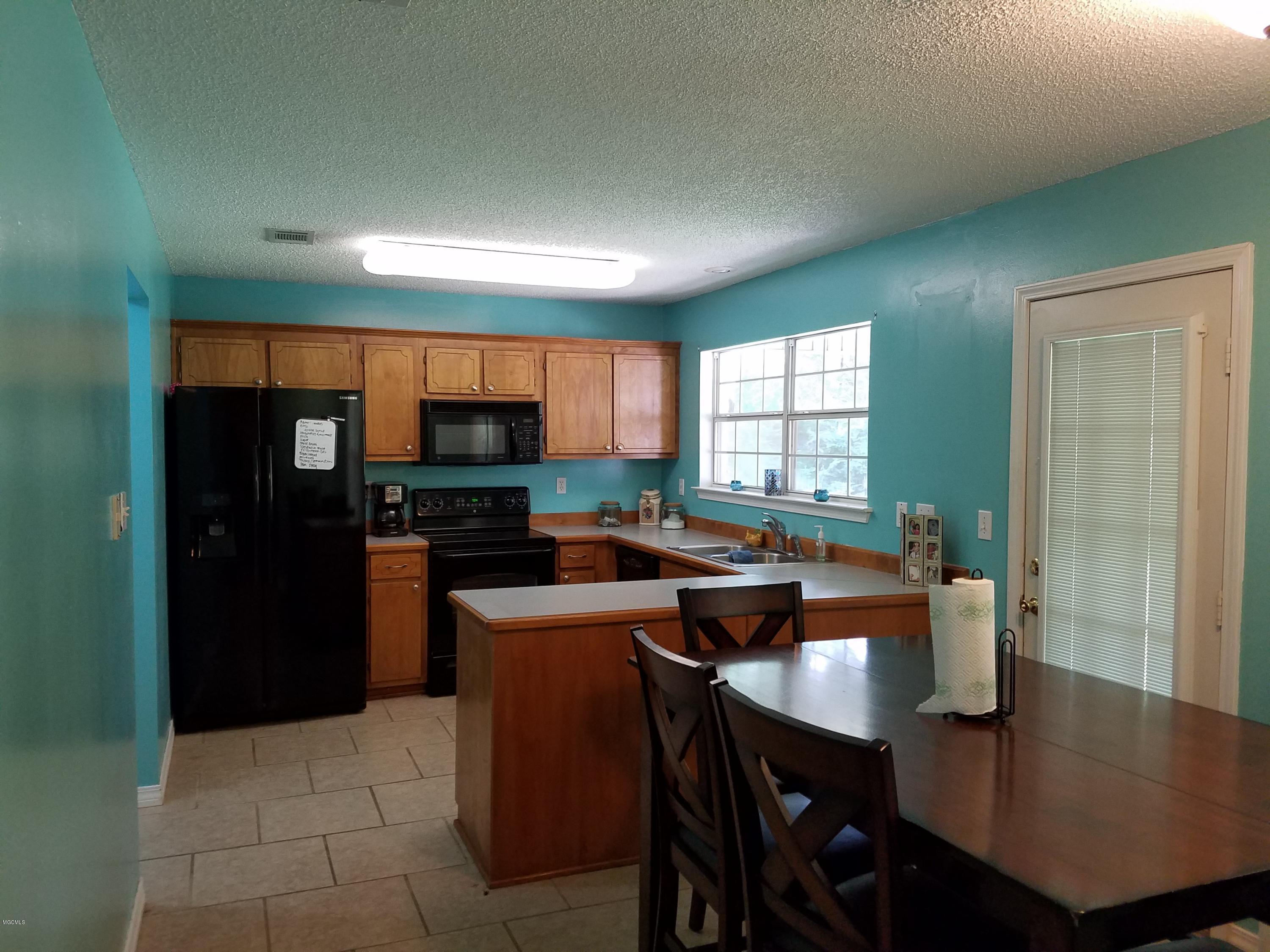 22241 Mayfield Road Gulfport, MS 39503 - Photo 8 of 46 Kitchen