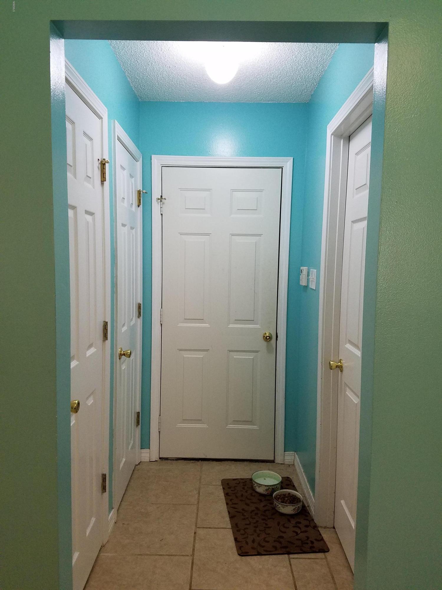 22241 Mayfield Road Gulfport, MS 39503 - Photo 10 of 46 Laundry-Pantry