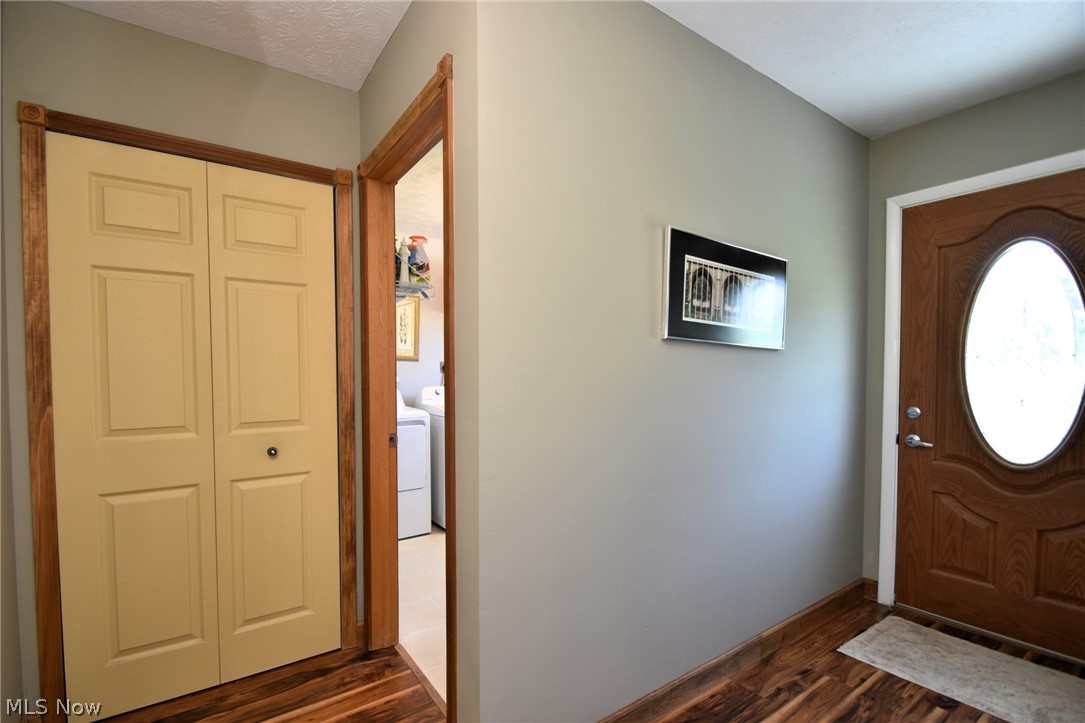 8913 Johnnycake Ridge Road Mentor, OH 44060 - Photo 5 of 50 Foyer