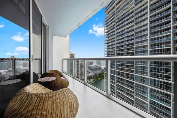 $3,900 | 475 Brickell Avenue, Unit 2611, Miami, FL 33131
