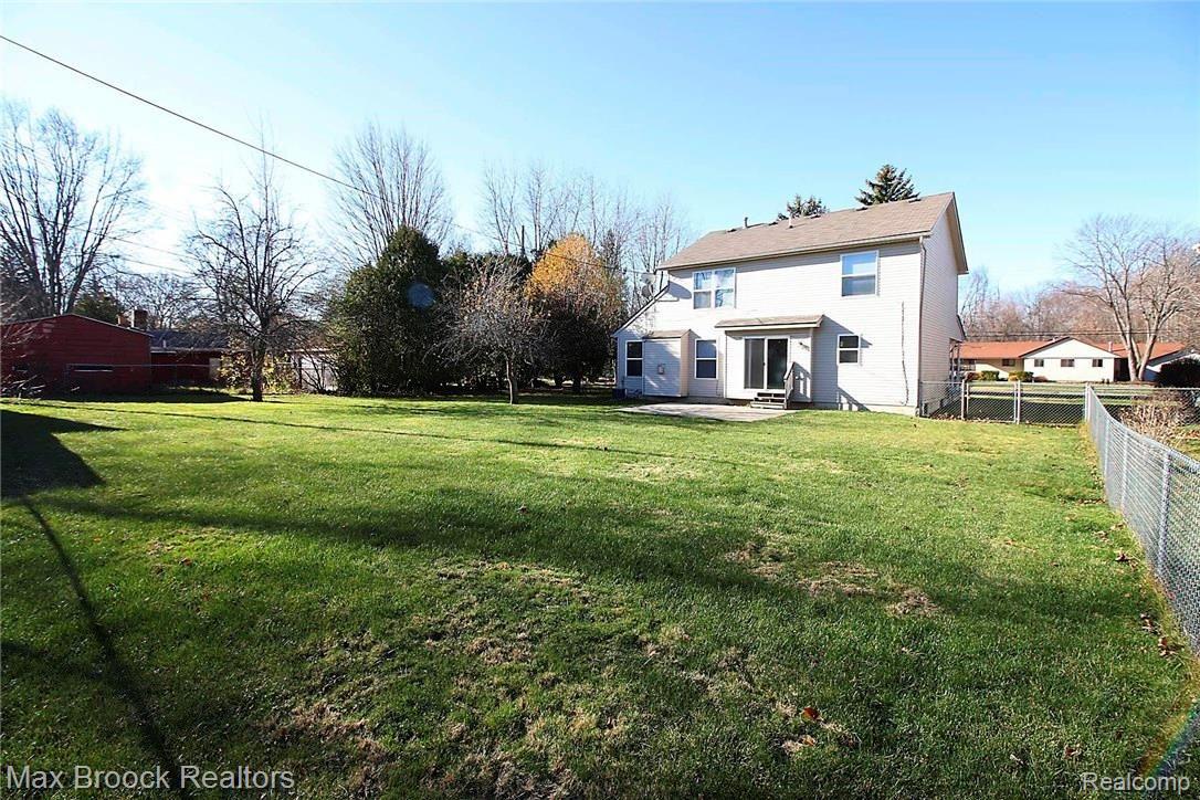 3273 Bathurst Avenue Rochester, MI 48309 - Photo 31 of 32 3272 Bathurst 112015-0300.jpg