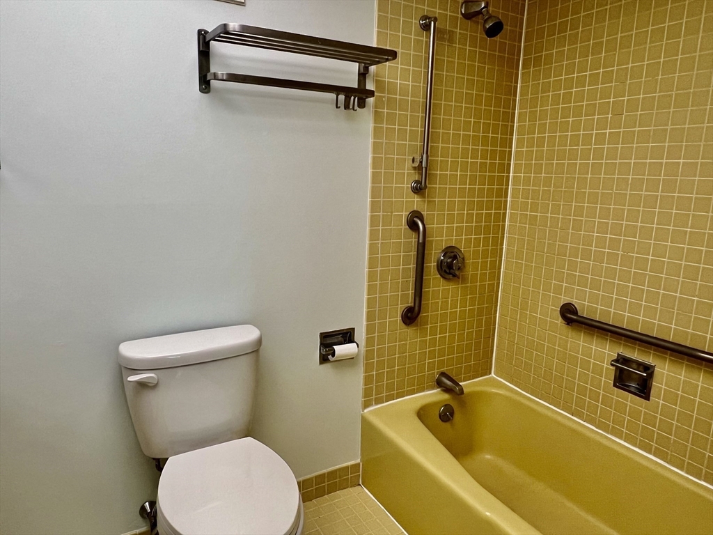 404 Paradise Road, Unit PHJ Swampscott, MA 01907 - Photo 21 of 30