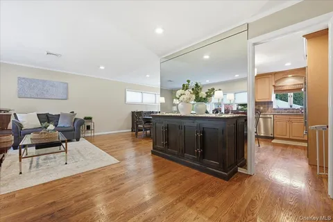 $1,385,000 | 33 Pell Terrace, Garden City, NY 11530