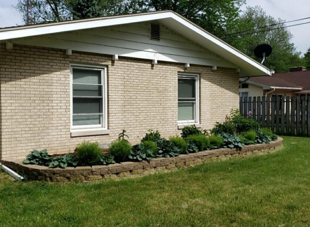 1573 Shawnee Road Benton Harbor, MI 49022 - Photo 2 of 46 IMG_2493