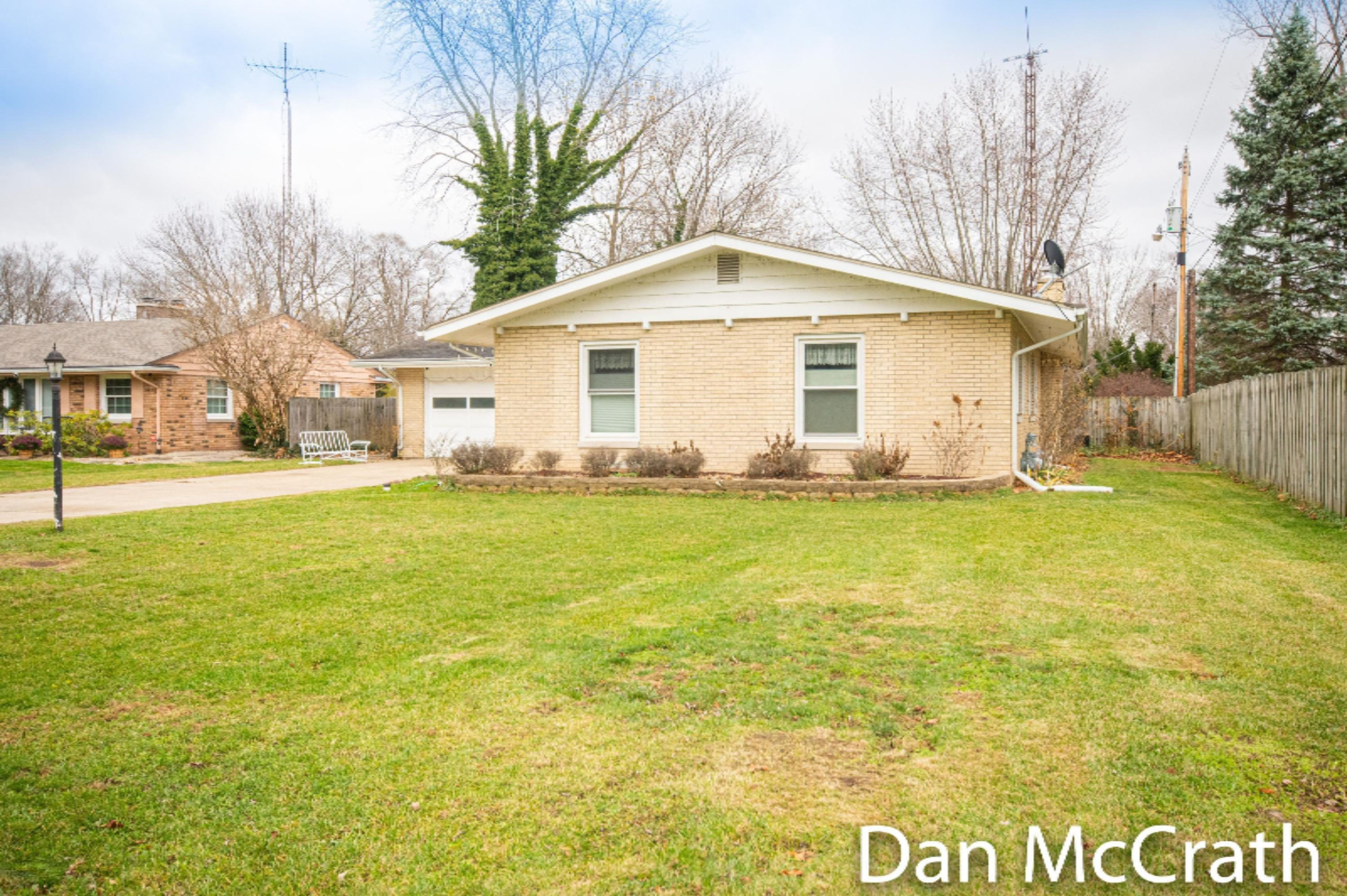 1573 Shawnee Road Benton Harbor, MI 49022 - Photo 3 of 46 4