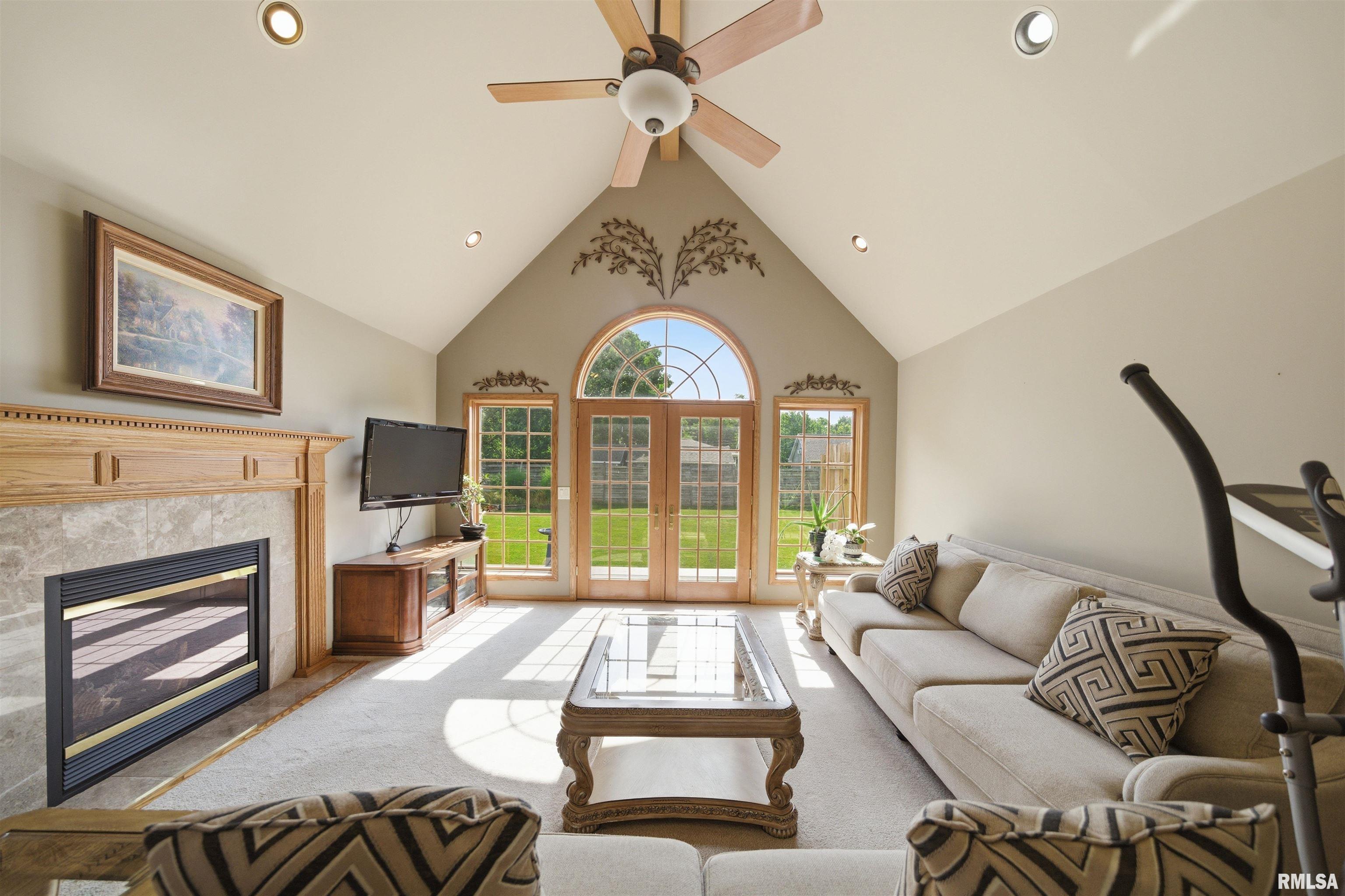 211 Wagner Street Washington, IL 61571 - Photo 8 of 51