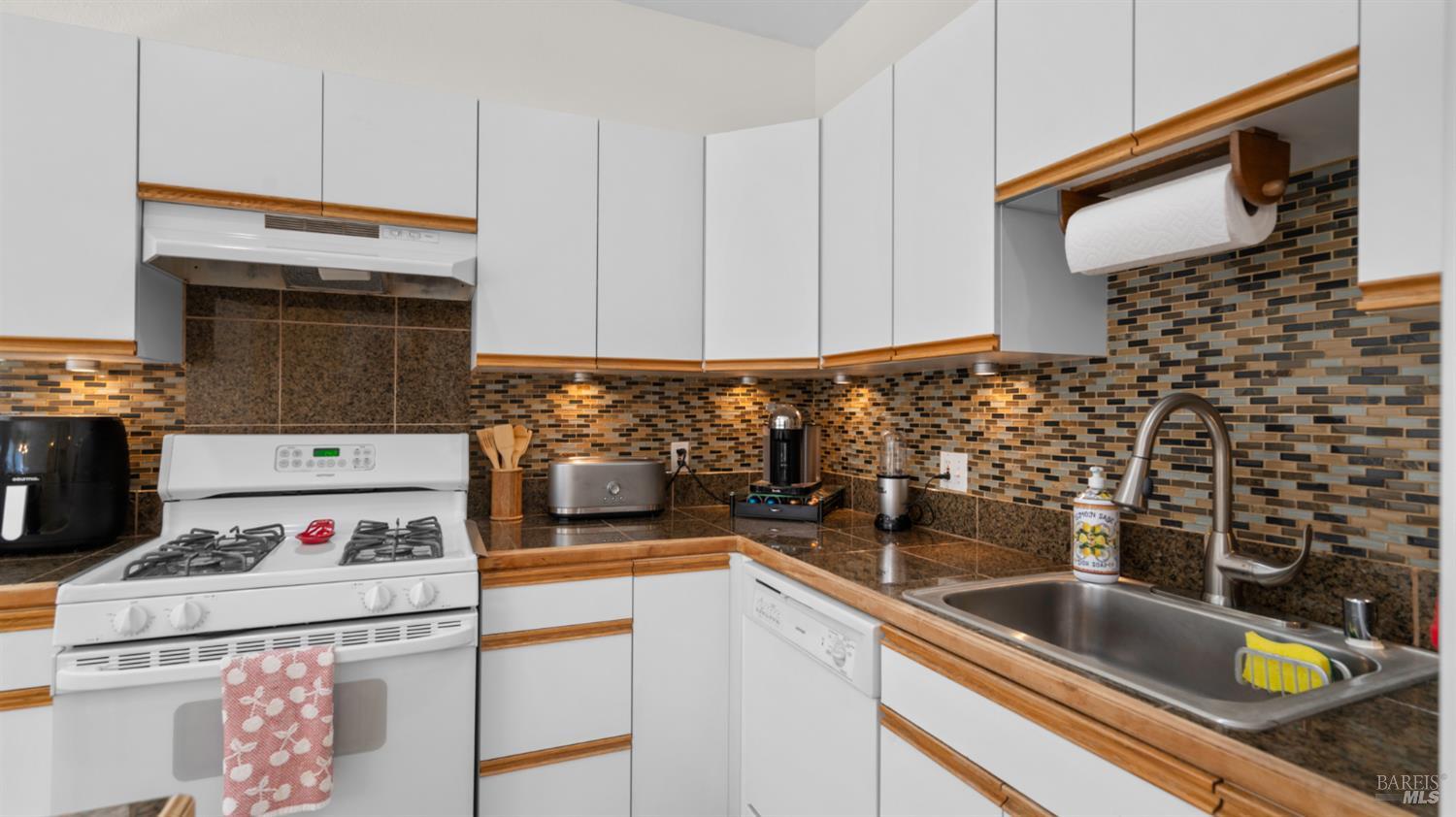 358 Rodeo Avenue Rodeo, CA 94572 - Photo 21 of 51 Gallery Image 21