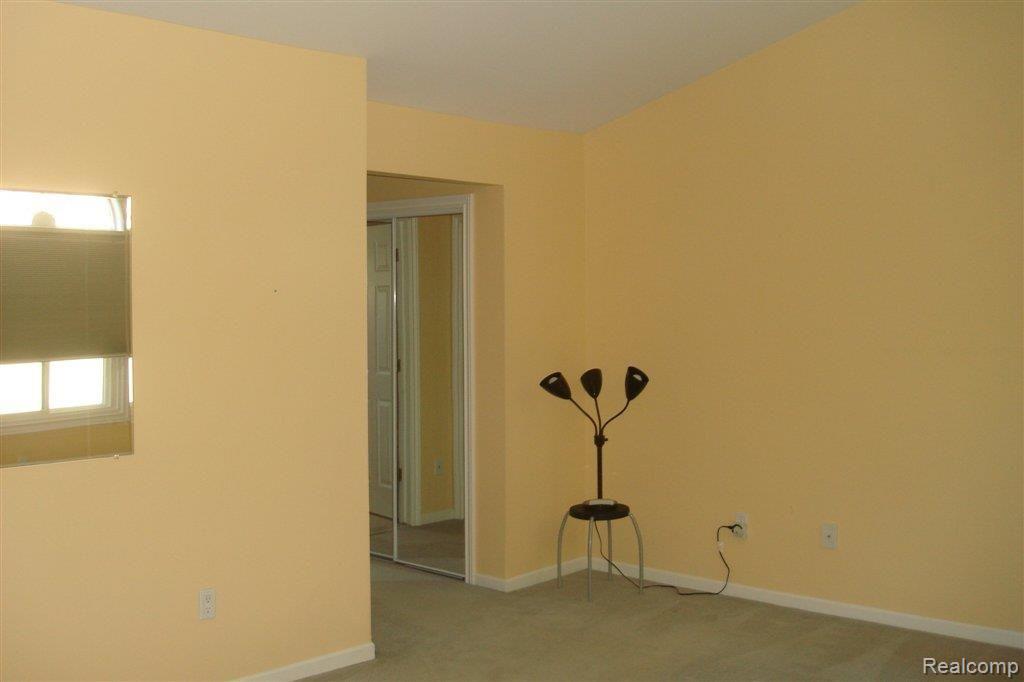 2115 Rochelle Park Drive, Unit 79 Rochester, MI 48309 - Photo 9 of 18 Master Bed 3.JPG