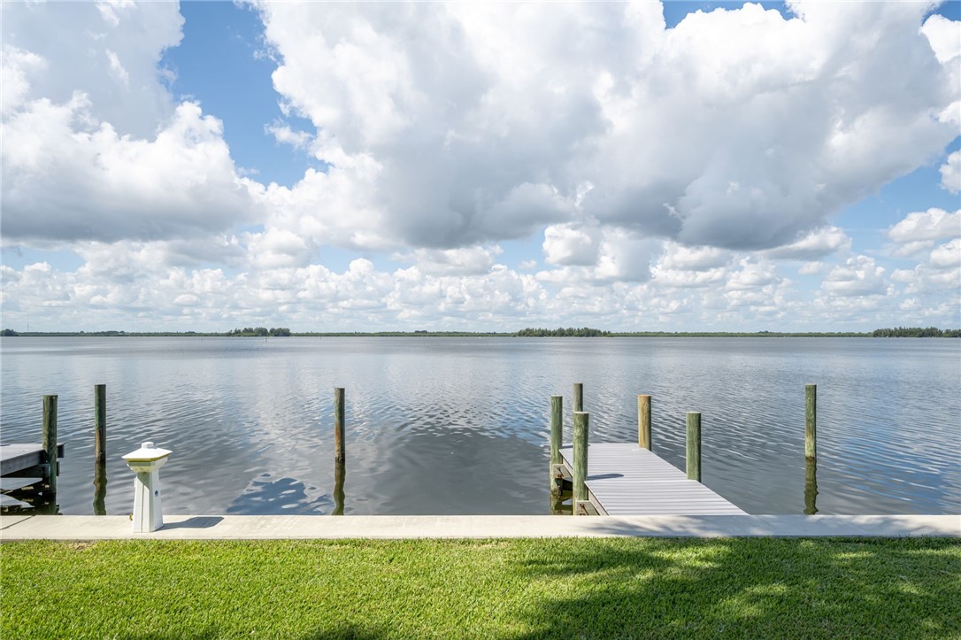 1001 Bay Road, Unit 209 Vero Beach, FL 32963 - Photo 4 of 25