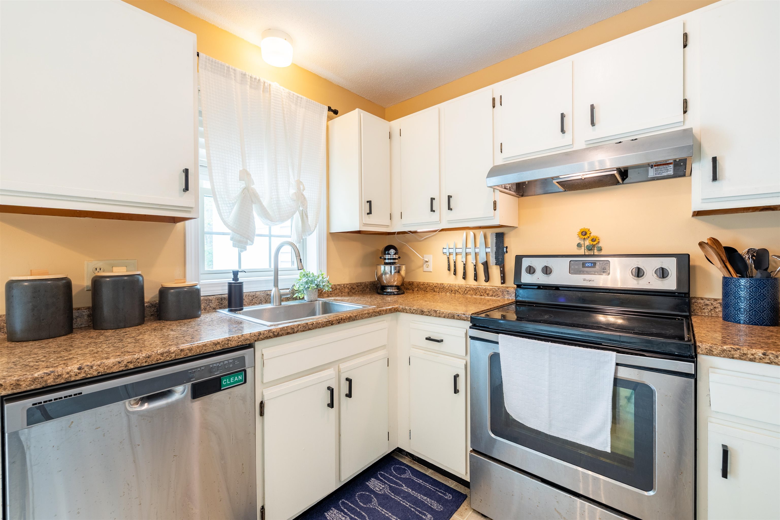 34 Woodland Green Rochester, NH 03868 - Photo 11 of 28