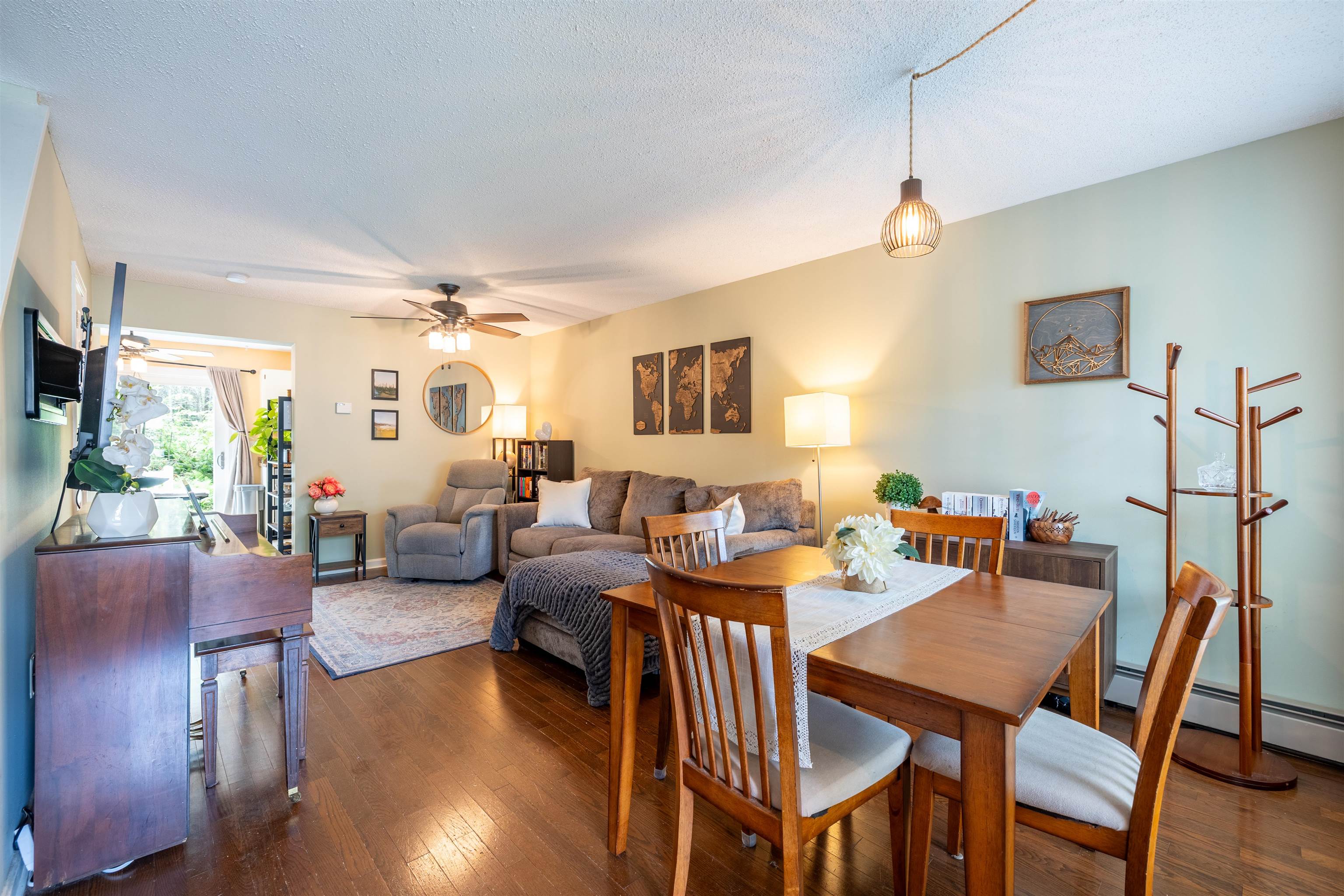 34 Woodland Green Rochester, NH 03868 - Photo 4 of 28