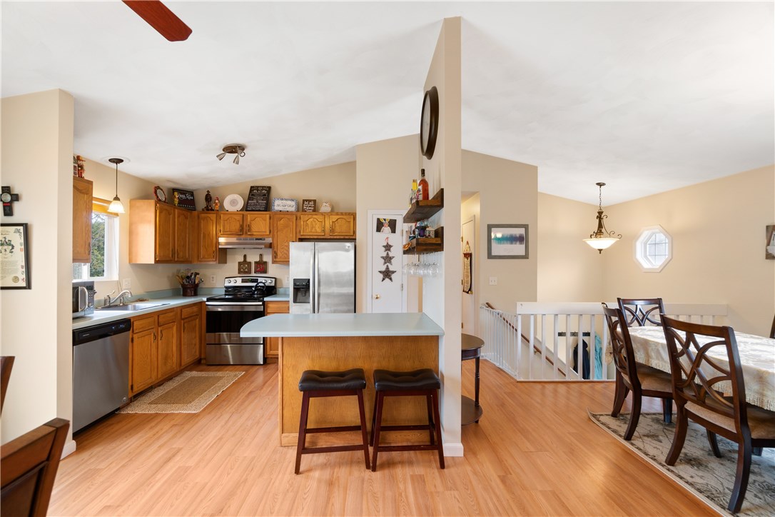 73 Mohawk Trail Cranston, RI 02921 - Photo 2 of 17 Gallery Image 2