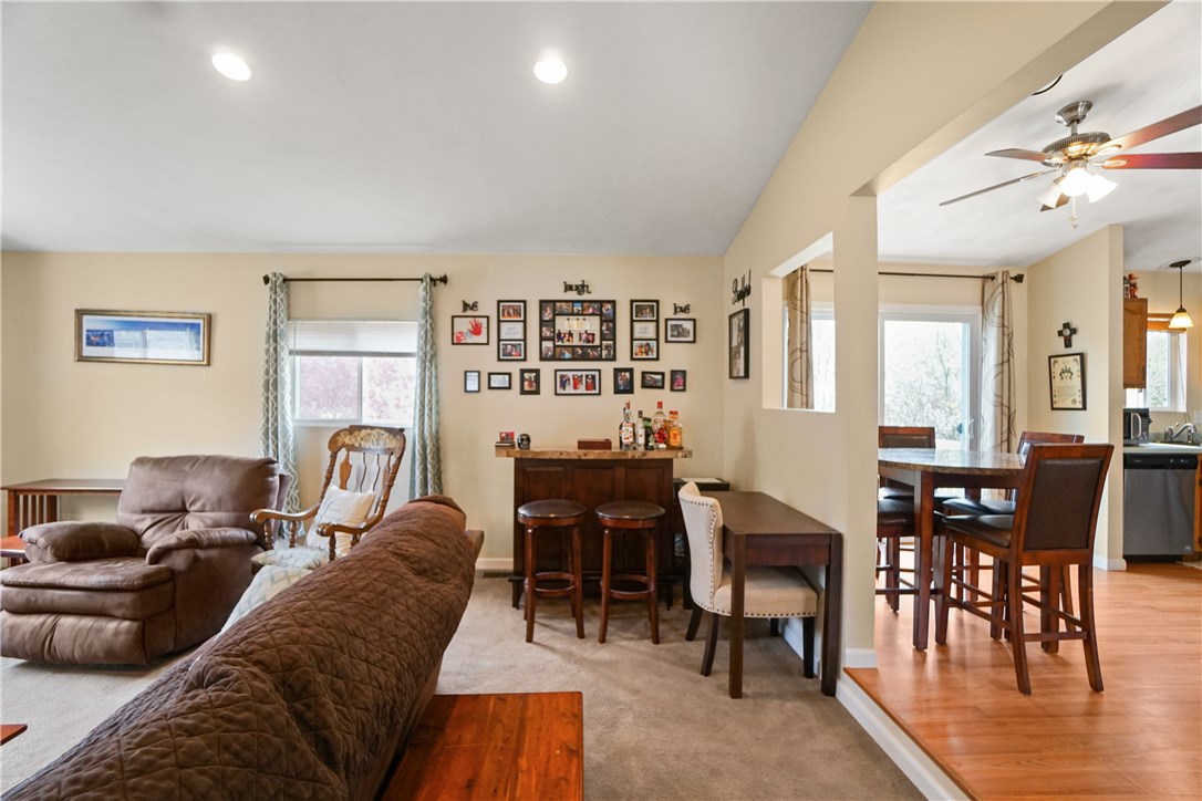 73 Mohawk Trail Cranston, RI 02921 - Photo 5 of 17 Gallery Image 5