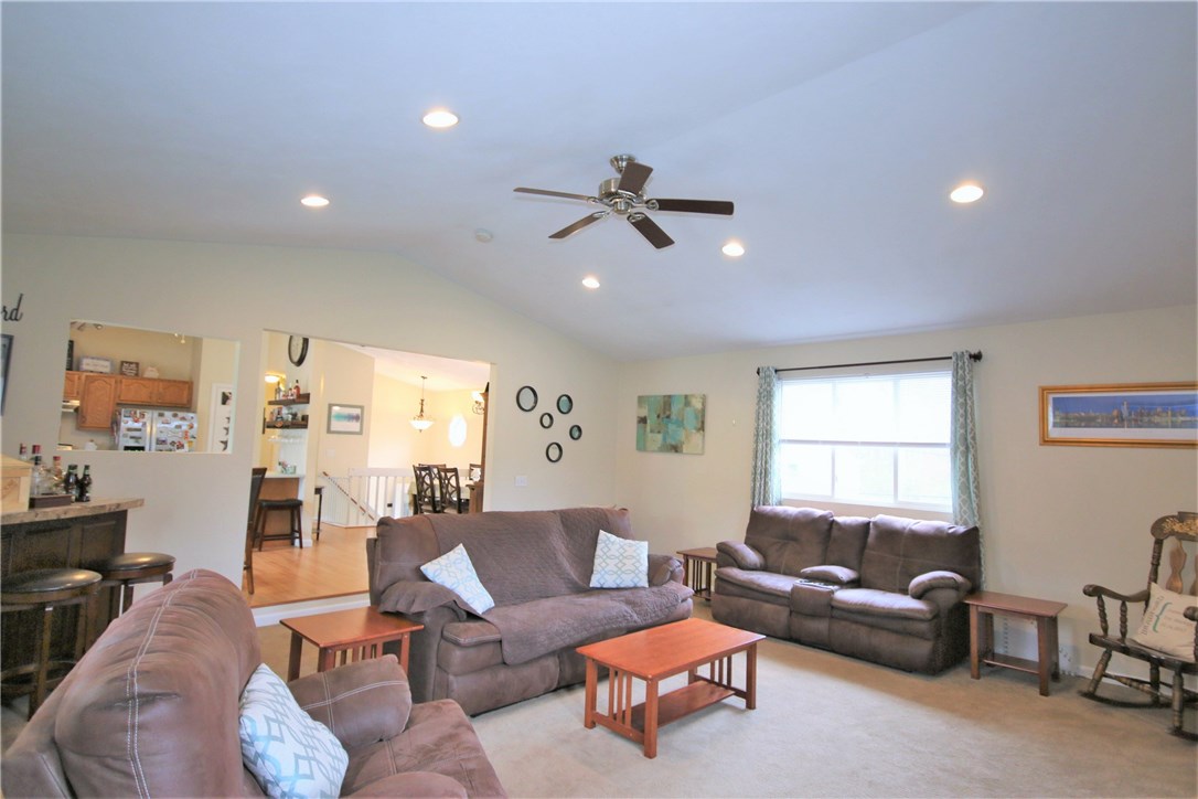 73 Mohawk Trail Cranston, RI 02921 - Photo 7 of 17 Gallery Image 7