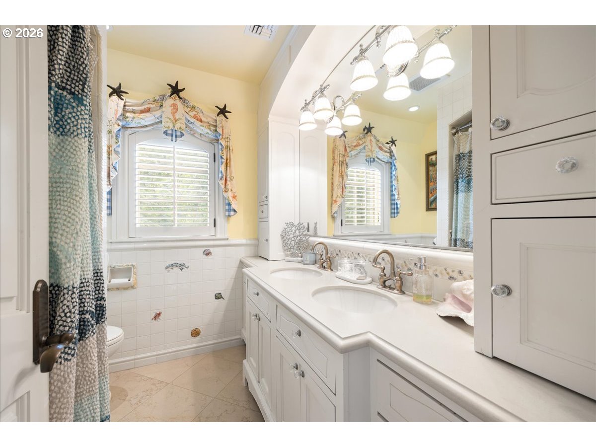 1527 Lake Front Road Lake Oswego, OR 97034 - Photo 31 of 44