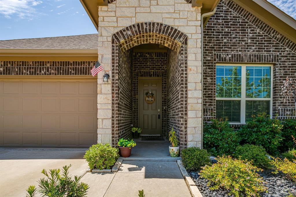 8225 Manx Point Godley, TX 76044 - Photo 5 of 40