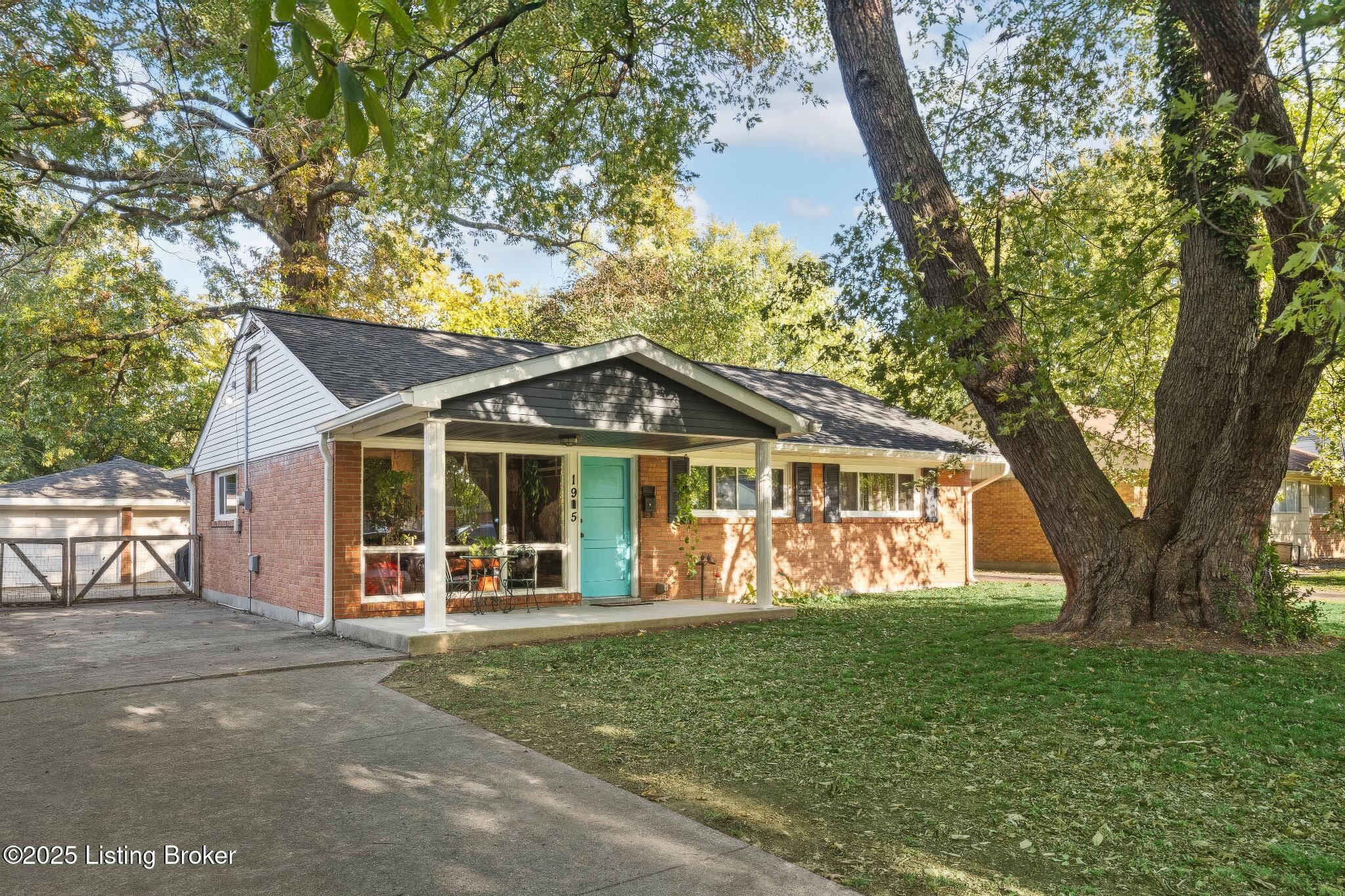 1915 Heaton Road Louisville, KY 40216 - Photo 2 of 36 1915 Heaton Rd_exteriors-1