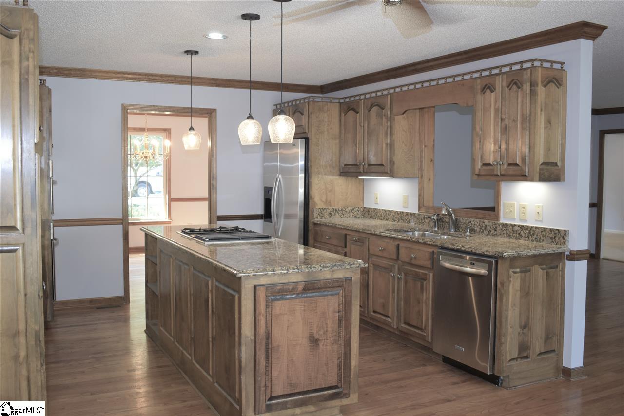 215 Woods Road Greer, SC 29650 - Photo 7 of 36 Gallery Image 7