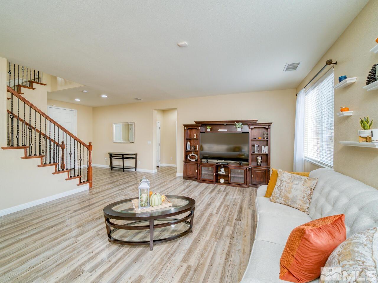 455 Luciana Drive Reno, NV 89521 - Photo 4 of 25 Photo 4