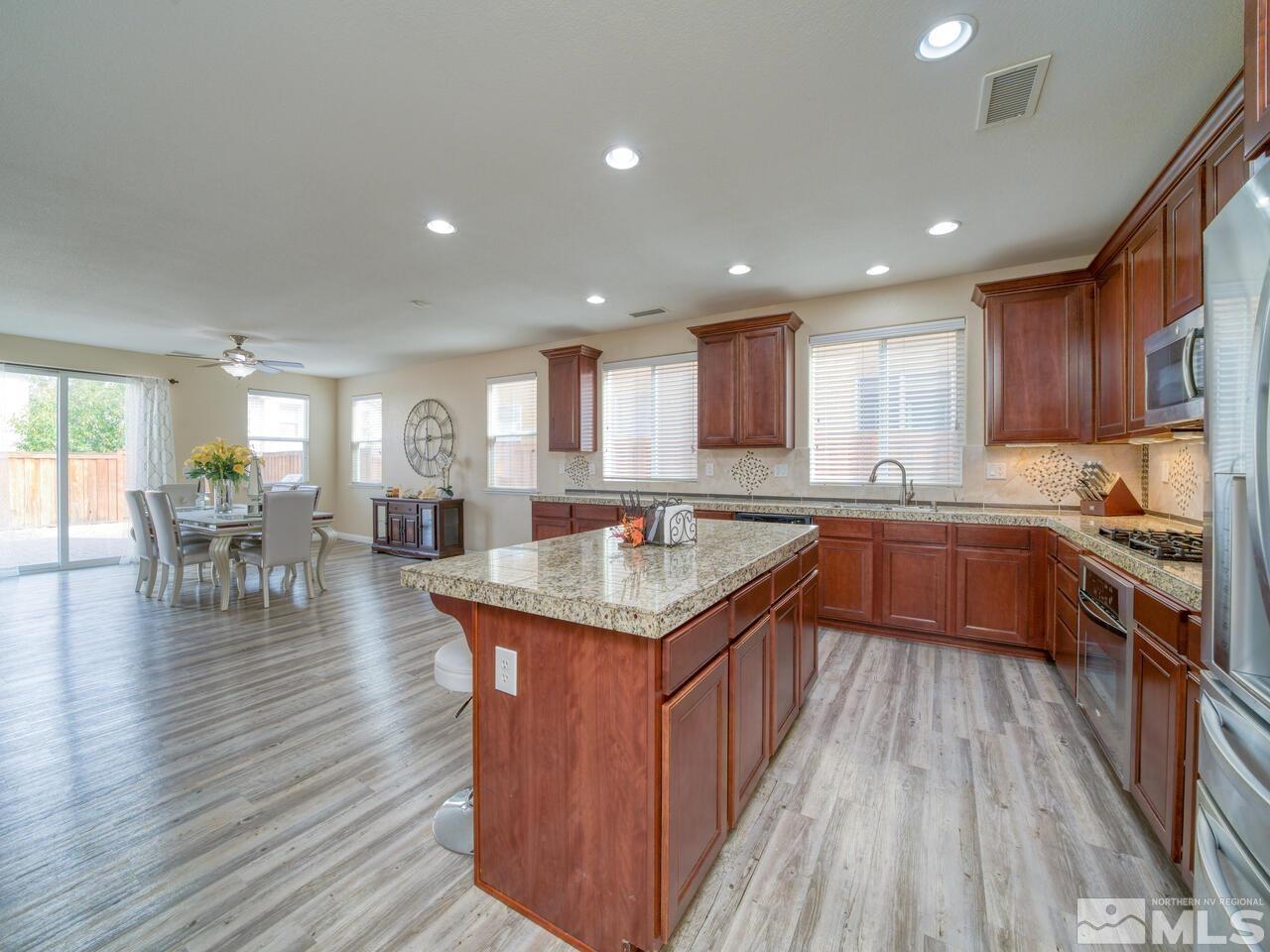 455 Luciana Drive Reno, NV 89521 - Photo 8 of 25 Photo 8