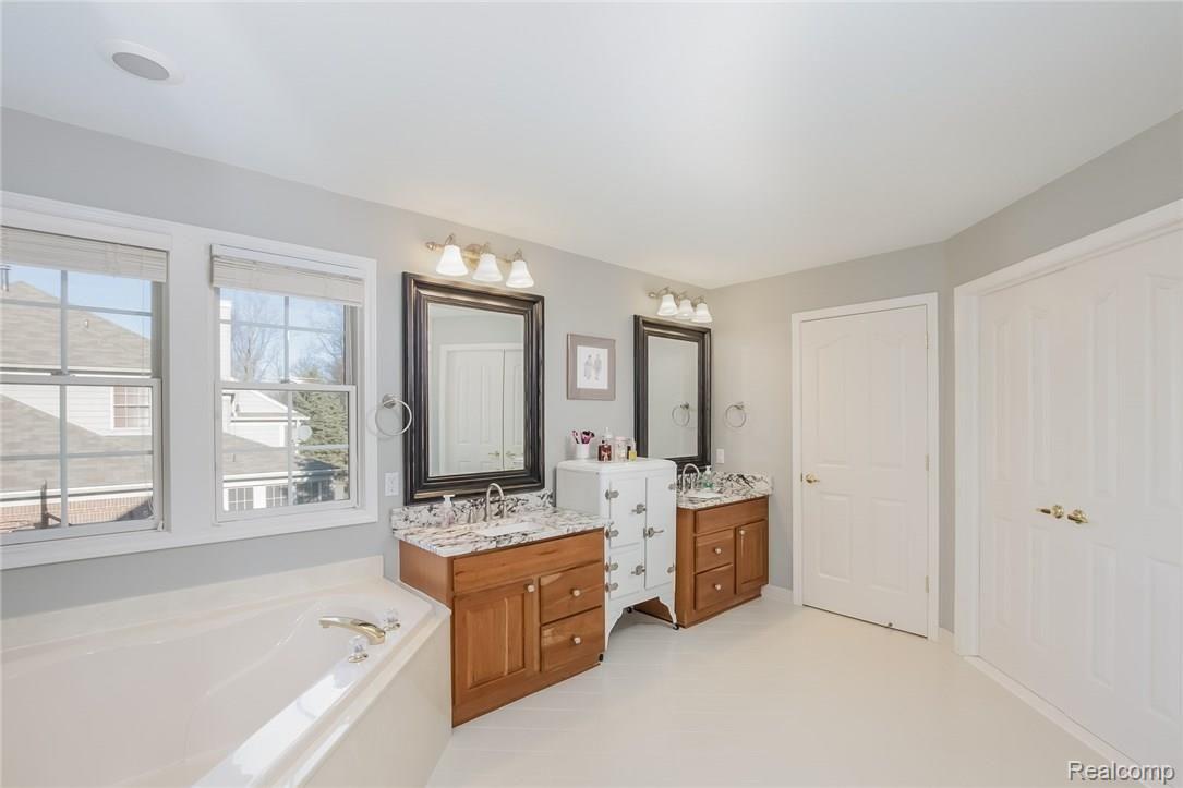 1585 Trinity Road Canton, MI 48187 - Photo 32 of 56 034-Master_Bathroom-5128610-medium.jpg