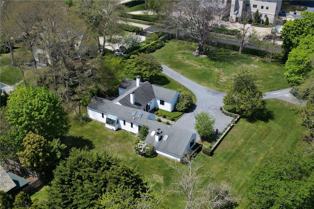 18 Ledge Road Newport, RI 02840 - Photo 3 of 32