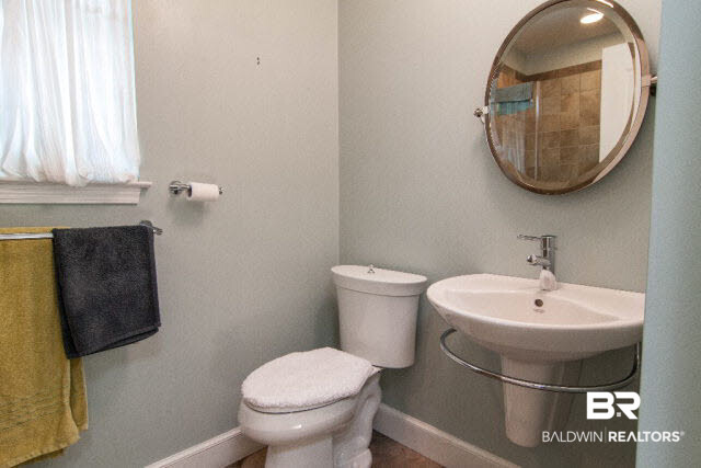 133 McGregor Avenue Mobile, AL 36608 - Photo 23 of 38 Guest Bathroom
