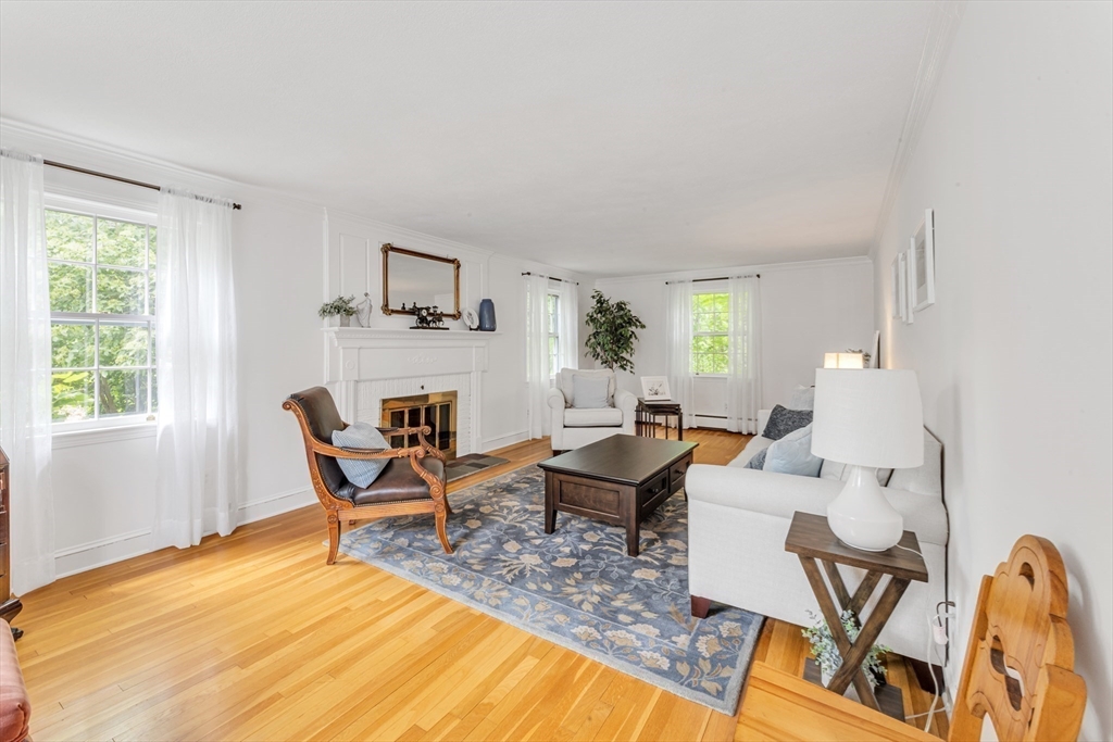4 Old Wood Road Framingham, MA 01701 - Photo 5 of 39