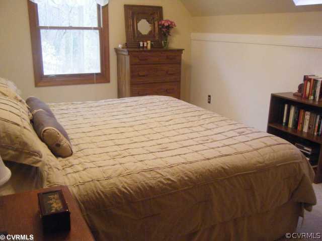 1680 Graves Road Sandston, VA 23150 - Photo 9 of 12 Guest Suite - Yes, this guestroom has plenty of sp