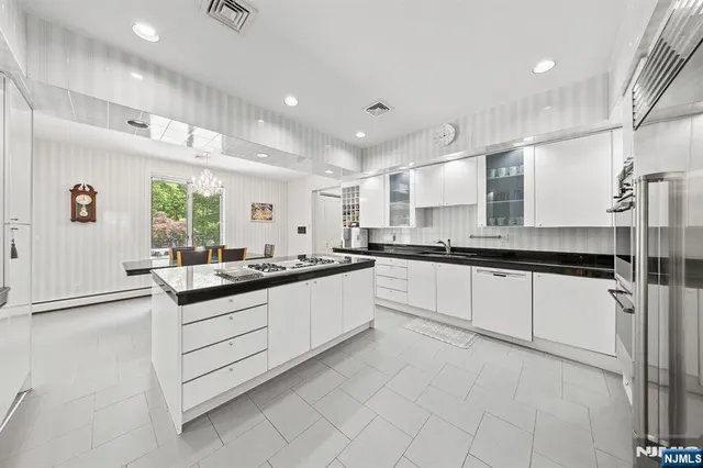 $4,650,000 | 14 Jane Drive, Englewood Cliffs, NJ 07632